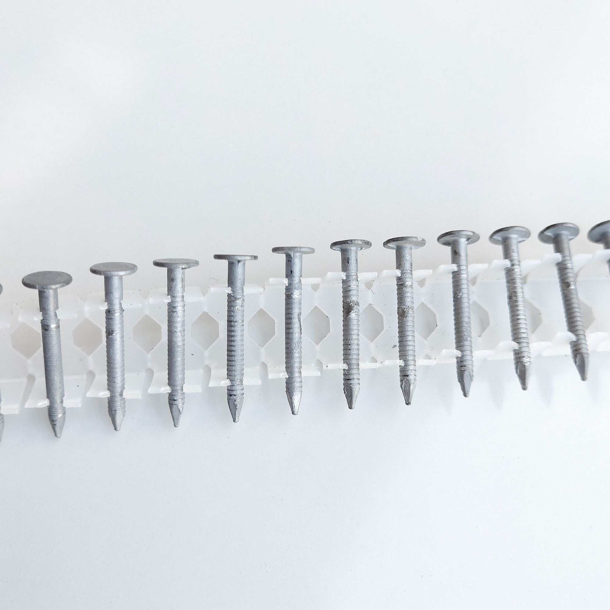 0 DEGREES HDG COLLATED NAILS FOR PASLODE IM45GM AND LCP45 - Image 2