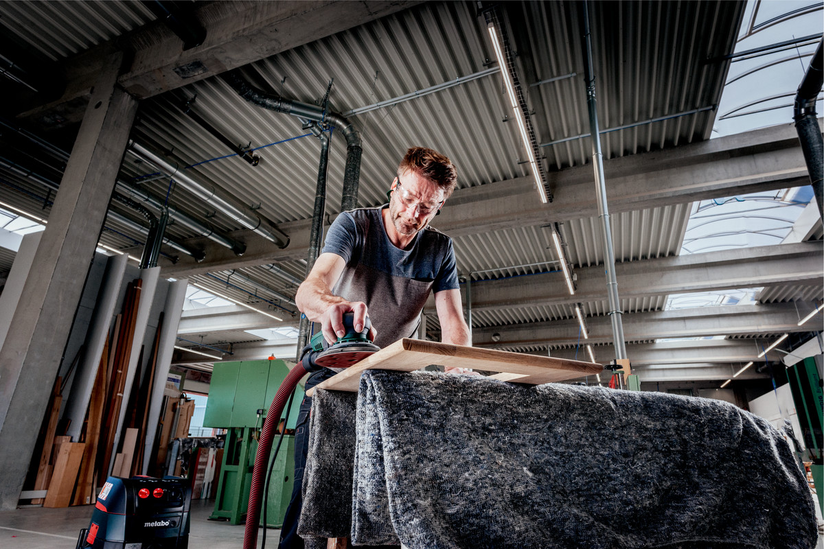 COMBO ORBITAL SANDER AND SANDING DISCS - Image 4