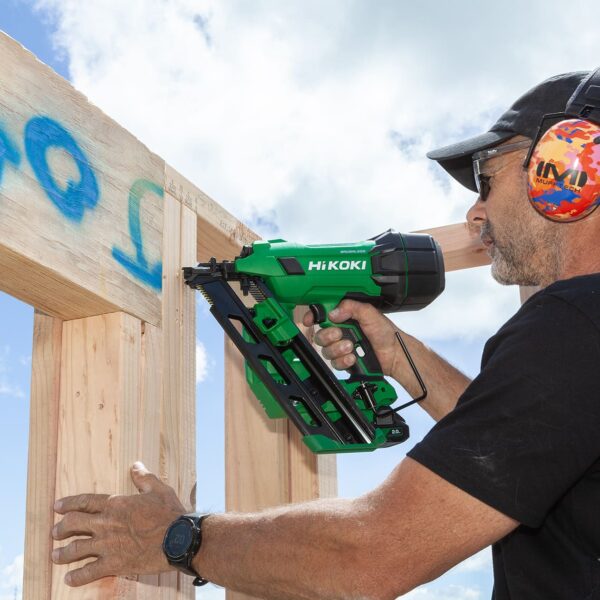 DEAL: HIKOKI 18V CORLDLESS COIL ROOFING NAILER KIT AND 10 BOXES OF 34-DEGREE NAILS - Image 4